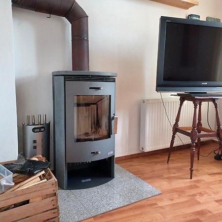 Ehemalige Bibliothek Apartment Fuer 2 Mit Kueche Kamin Netflix Parken Und Hofladen Steinhofel 外观 照片