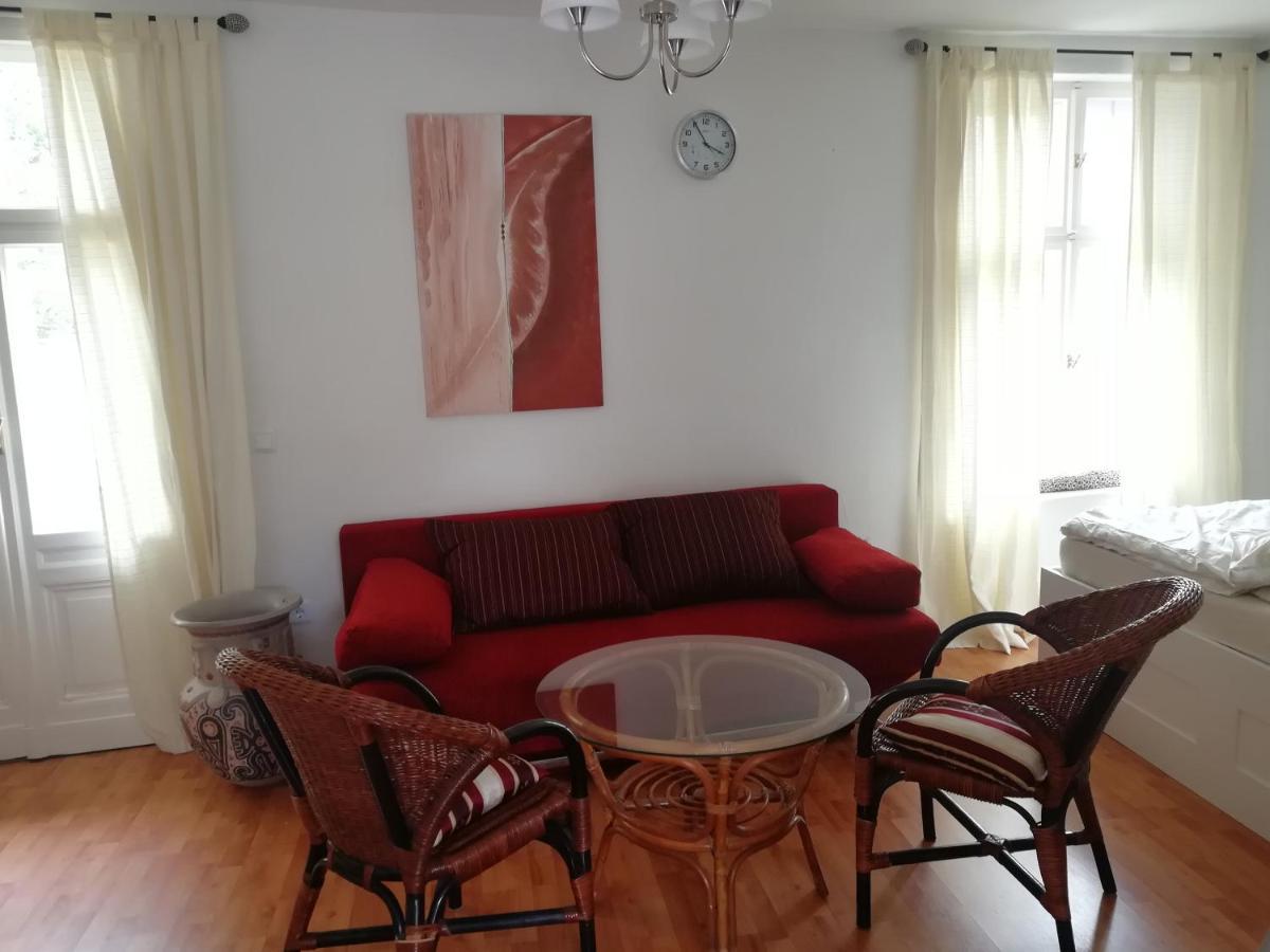 Ehemalige Bibliothek Apartment Fuer 2 Mit Kueche Kamin Netflix Parken Und Hofladen Steinhofel 外观 照片