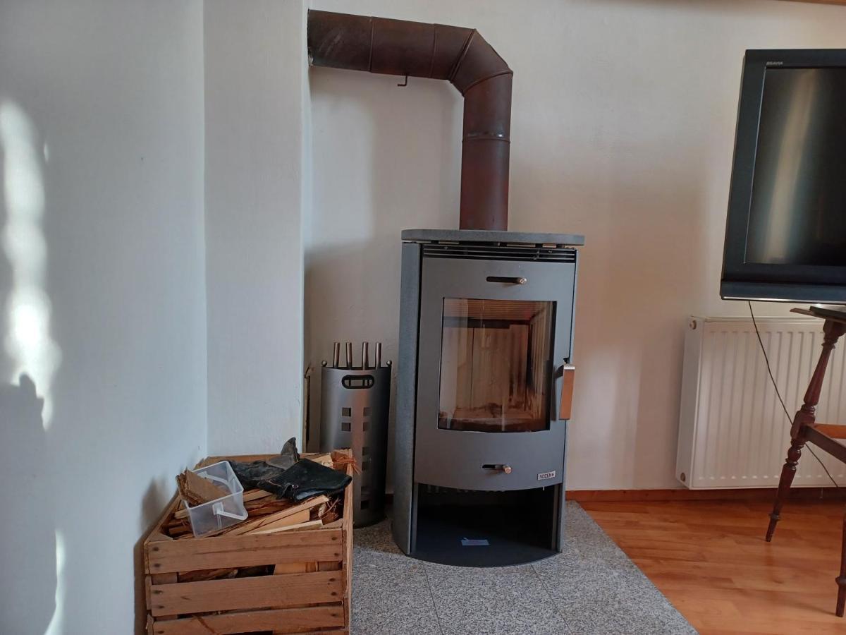 Ehemalige Bibliothek Apartment Fuer 2 Mit Kueche Kamin Netflix Parken Und Hofladen Steinhofel 外观 照片