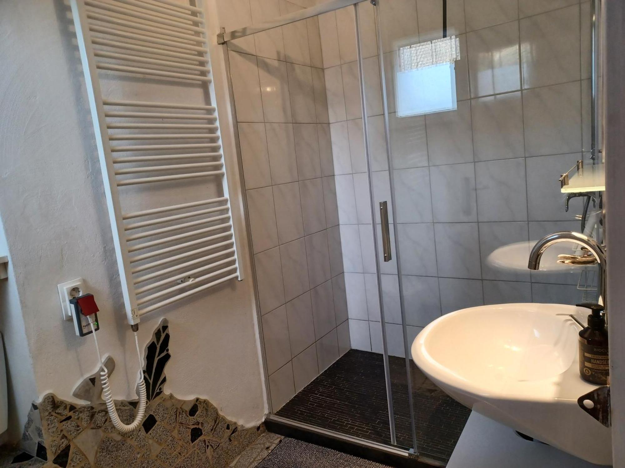 Ehemalige Bibliothek Apartment Fuer 2 Mit Kueche Kamin Netflix Parken Und Hofladen Steinhofel 外观 照片