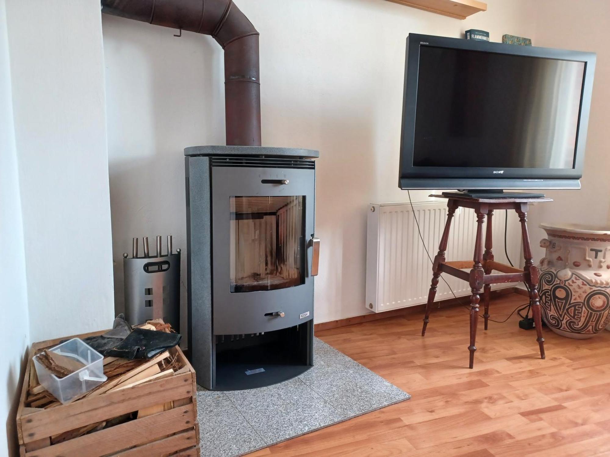 Ehemalige Bibliothek Apartment Fuer 2 Mit Kueche Kamin Netflix Parken Und Hofladen Steinhofel 外观 照片